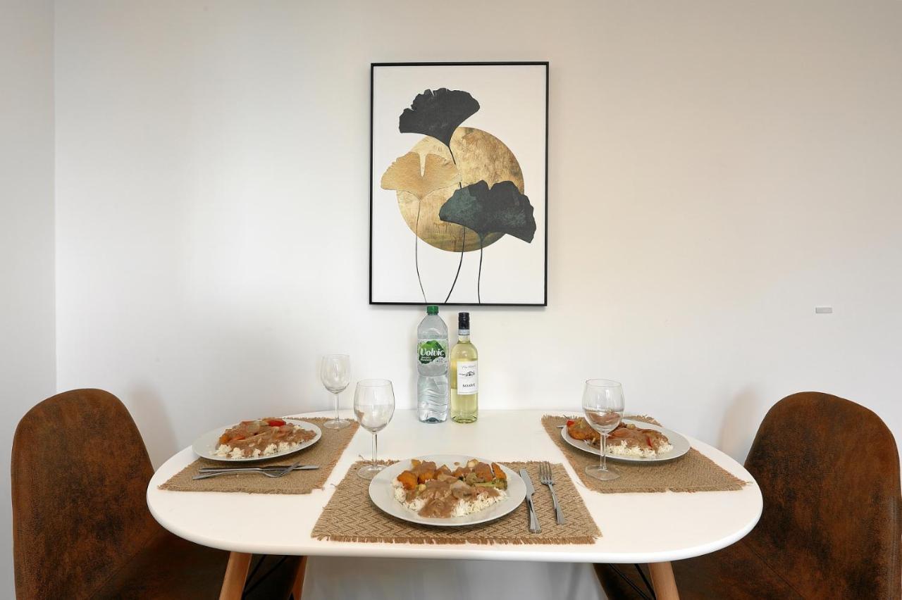 Stay&Dream - 75M² - Two Bedrooms - Kitchen - Netflix Essen Exterior photo